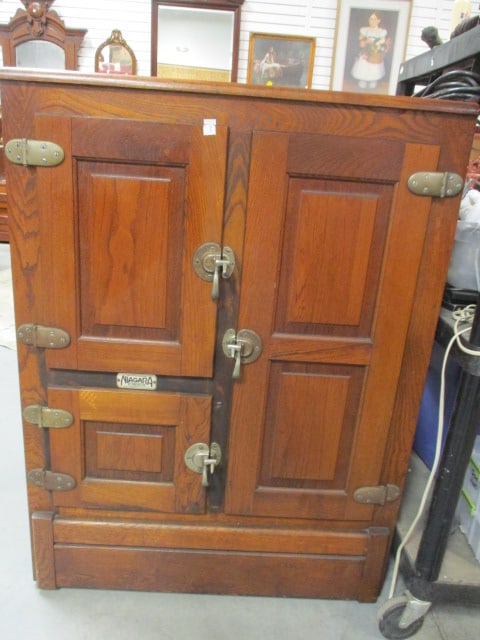 Vintage Niagara Refrigerator Heinz & Munschauer Oak Icebox: 31 1/2" x 17 1/4" x 42 1/4"