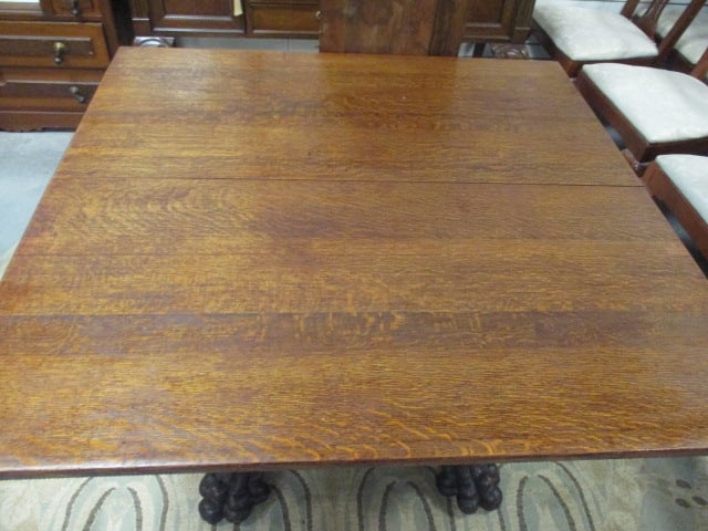 Antique Victorian Eastlake Quarter Sawn Oak Pedestal Table and Two Leaves - 4