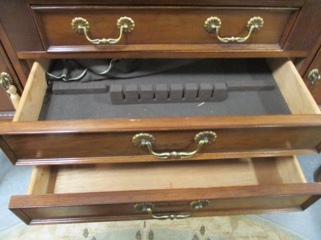 Bernhardt Banded Inlaid Mahogany French Provencial Style Server - 5