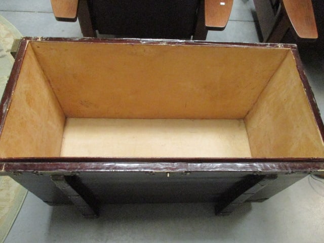 Textured Leather Look Lidded Trunk with Brass Accents - 5