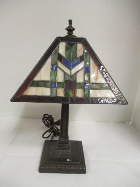 Arts & Craft Stained Glass Style Desk Lamp: 14 1/2"h, finial post has been repaired