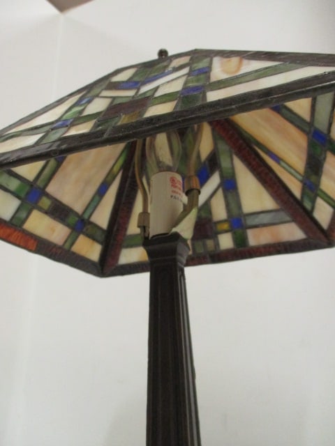 Arts & Craft Stained Glass Style Desk Lamp - 3