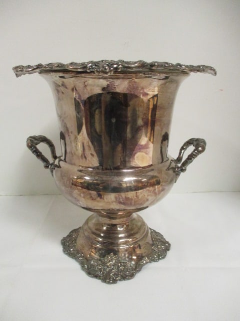 Wallace "Baroque" Silverplate Champagne Ice Bucket (1 of 6)