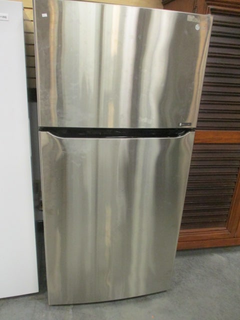 LG Stainless Top Mount Refrigerator with Ice Maker (1 of 8)