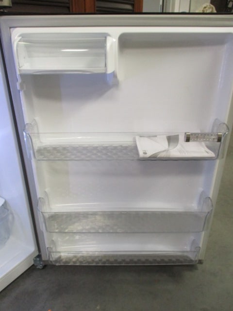 LG Stainless Top Mount Refrigerator with Ice Maker - 4