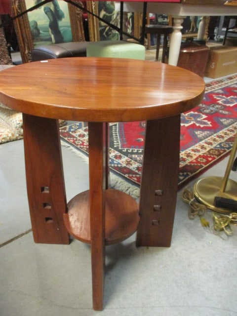 Artisan Arts & Craft Style Round Accent Table (1 of 3)