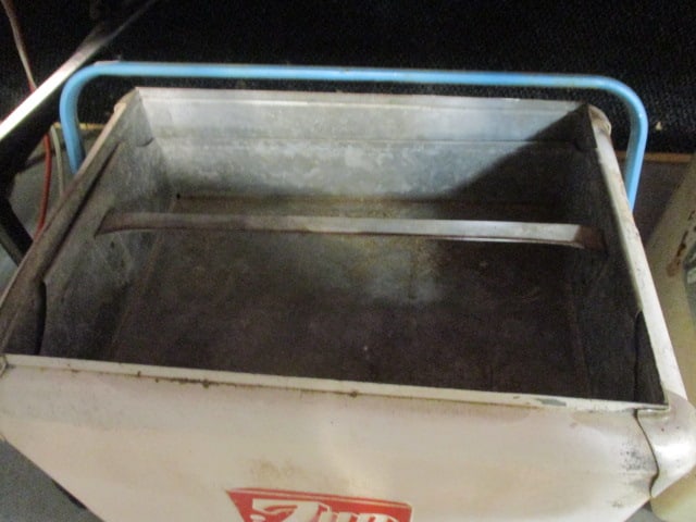 Vintage Progress Refrigerator Co. "7 UP" Ice Chest - 3