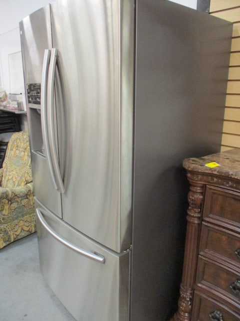 Samsung Stainless French Door Refrigerator with Ice/Water in Door - 10