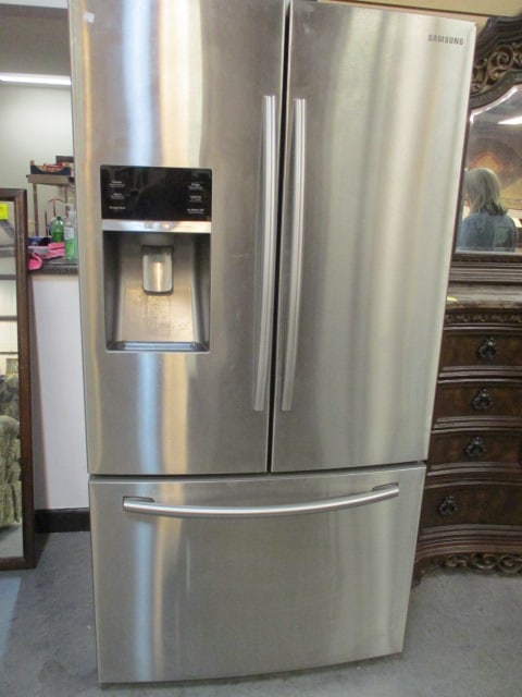 Samsung Stainless French Door Refrigerator with Ice/Water in Door: Model RF28HFEDBSR/AA, DOM 05/2014, 35 3/4" X 32 1/2"(35" including handles) x 70"(including hinges), freezer drawer, needs cleaning, Local Pickup Only