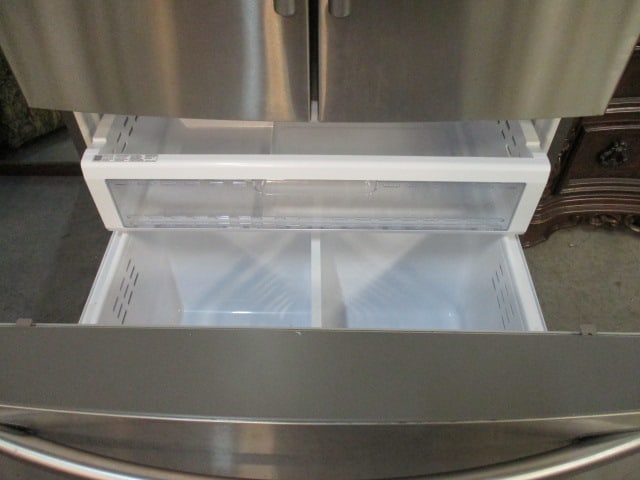 Samsung Stainless French Door Refrigerator with Ice/Water in Door - 9