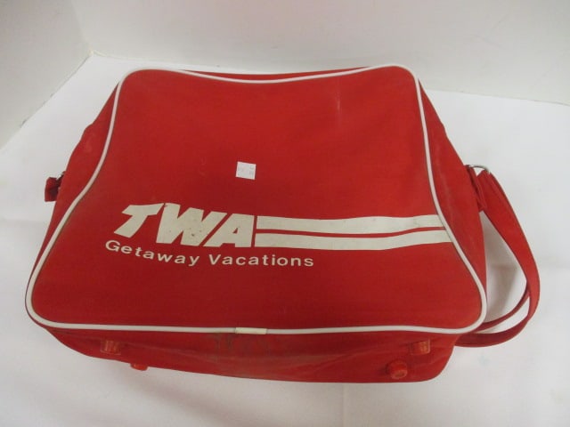 Vintage TWA Trans World Airways Getaway Vacations Red Airline Travel Bag: .