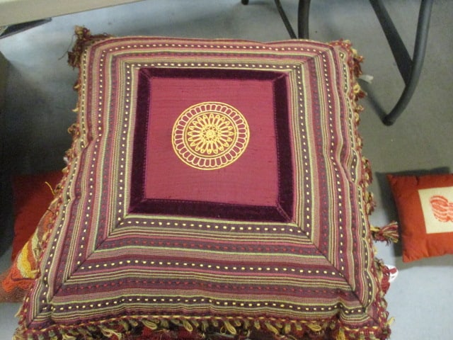 Grouping of Nice Throw Pillows - 7