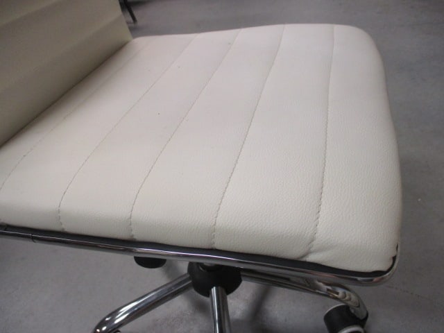 Max Furniture White Leatherette Modern Style Task Chair - 2