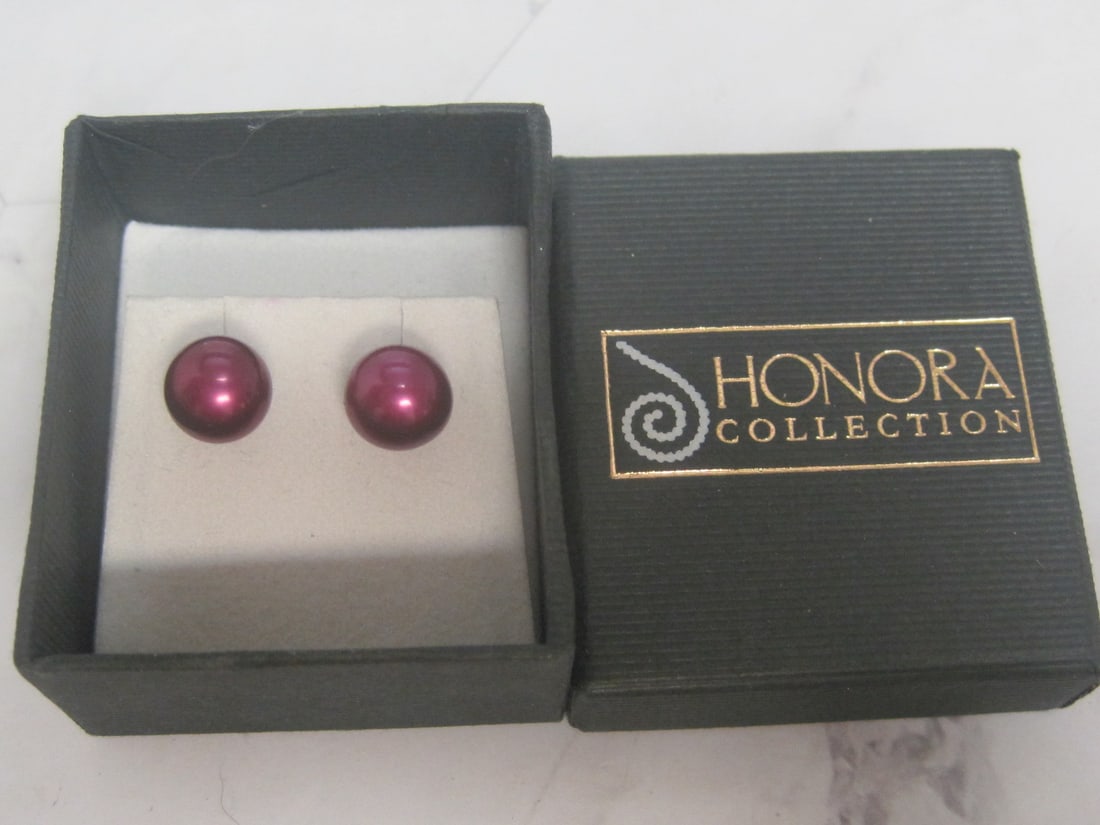 Red Wine Honora Pearl Stud Earrings (1 of 3)