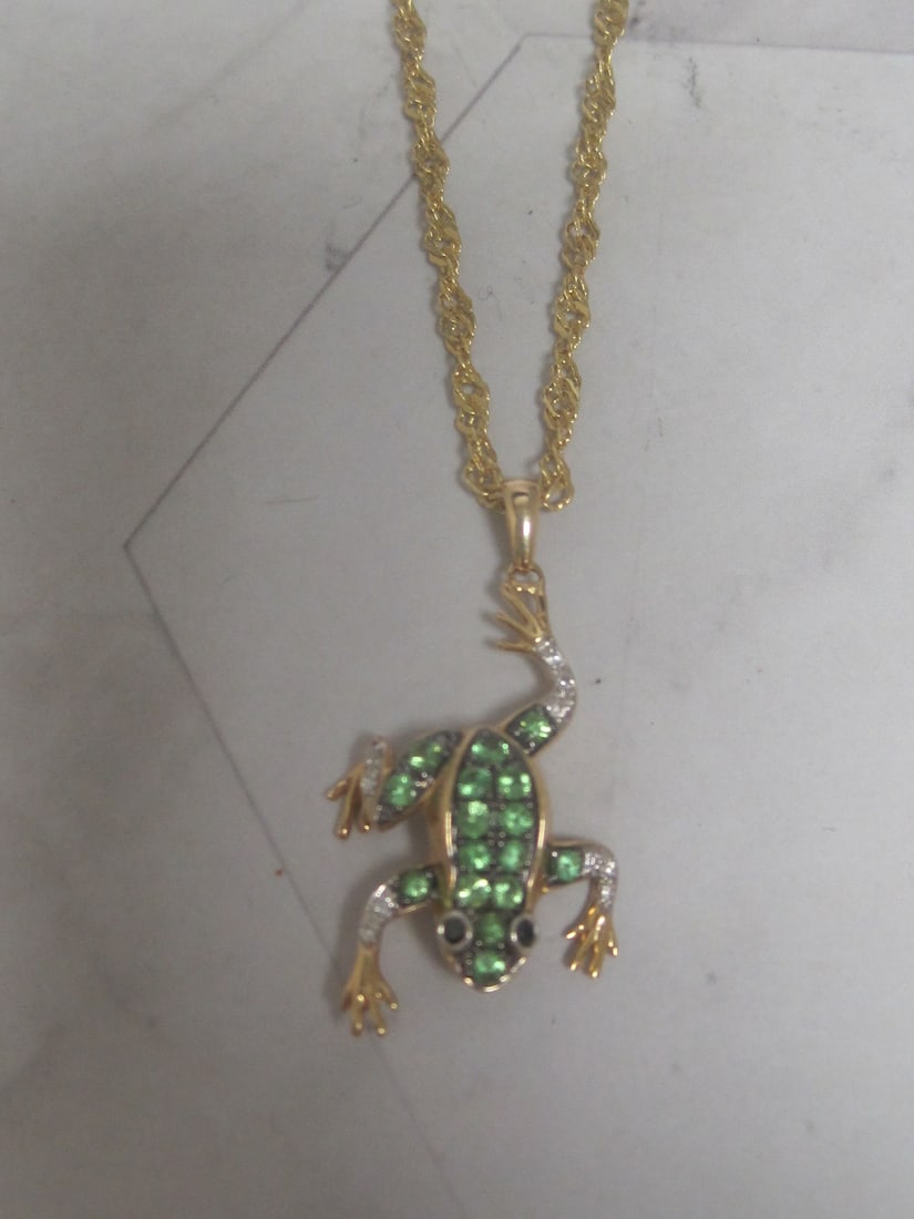 14k Gold Frog Pendant on 24" 14k Gold Rope Chain: Weighs 4 grams