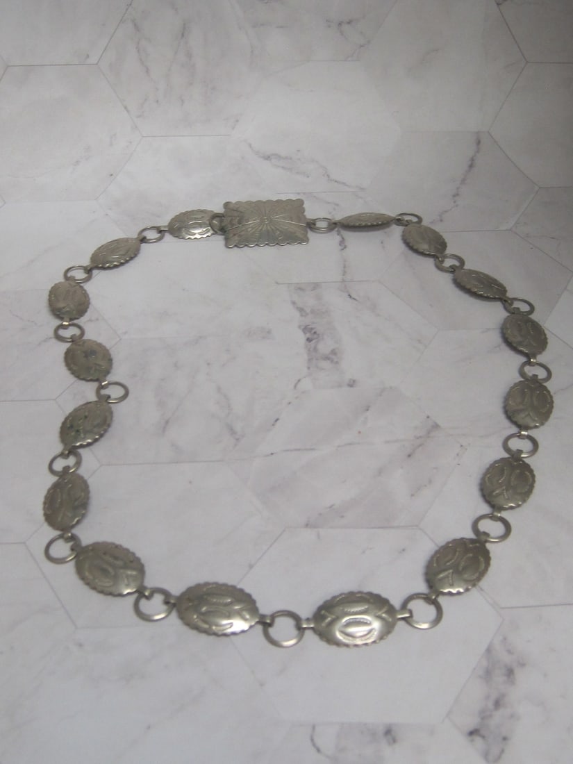 Vintage Silvertone Belt: Approx. 28"