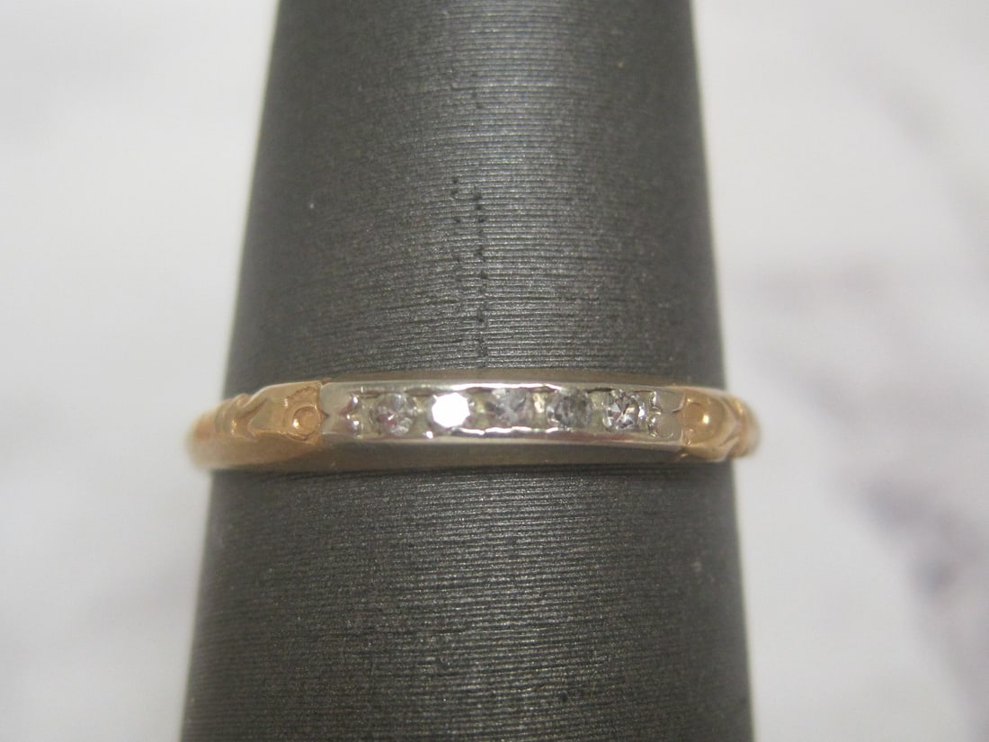 10k Gold Antique Diamond Band Ring: Weighs 1 gram, Size 6 3/4