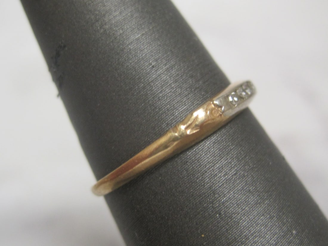 10k Gold Antique Diamond Band Ring - 3