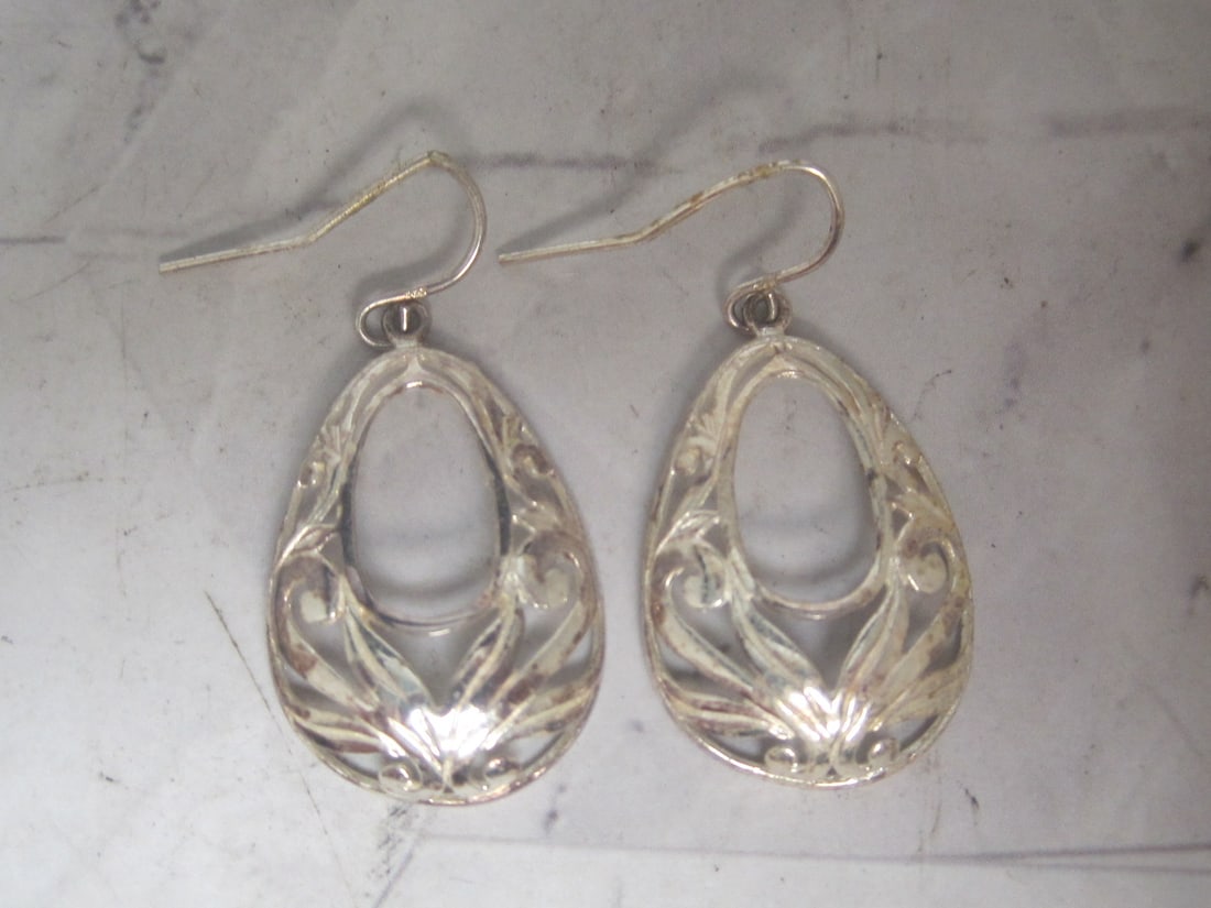 Sterling Silver Filigree Earrings: Weighs 4.1 grams