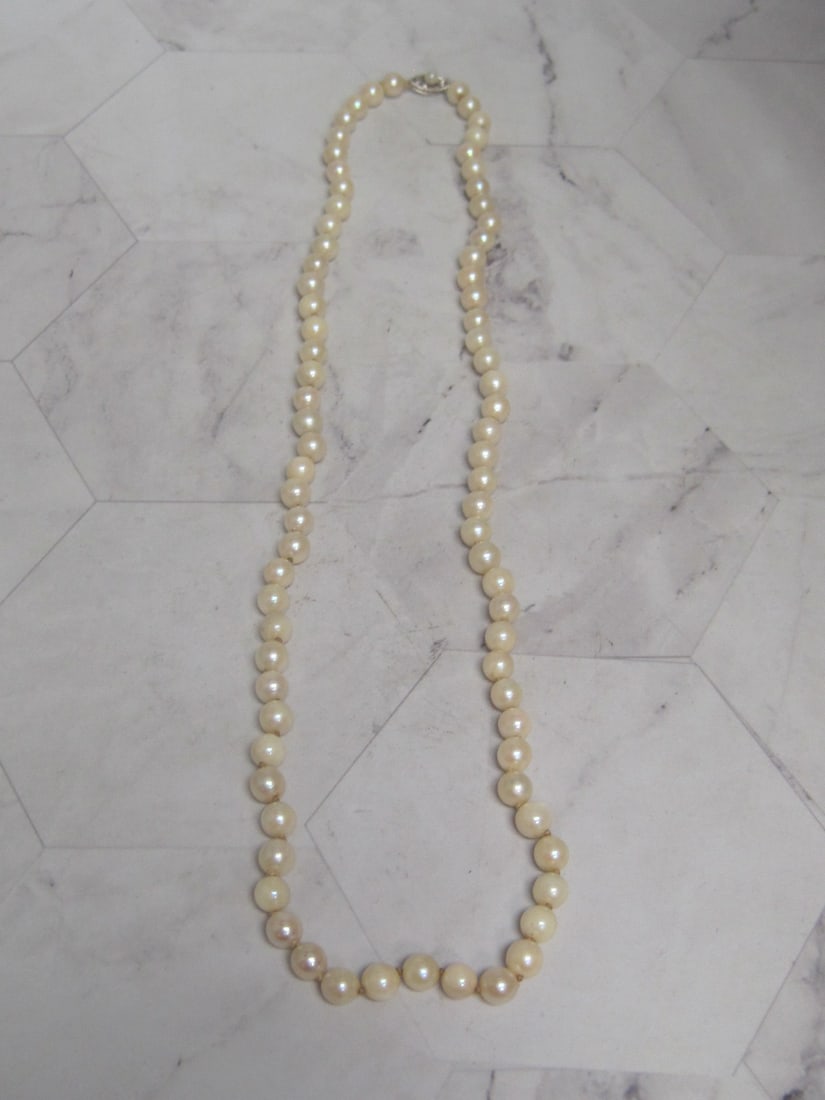 20" Pearl Necklace with 14k White Gold Clasp: .