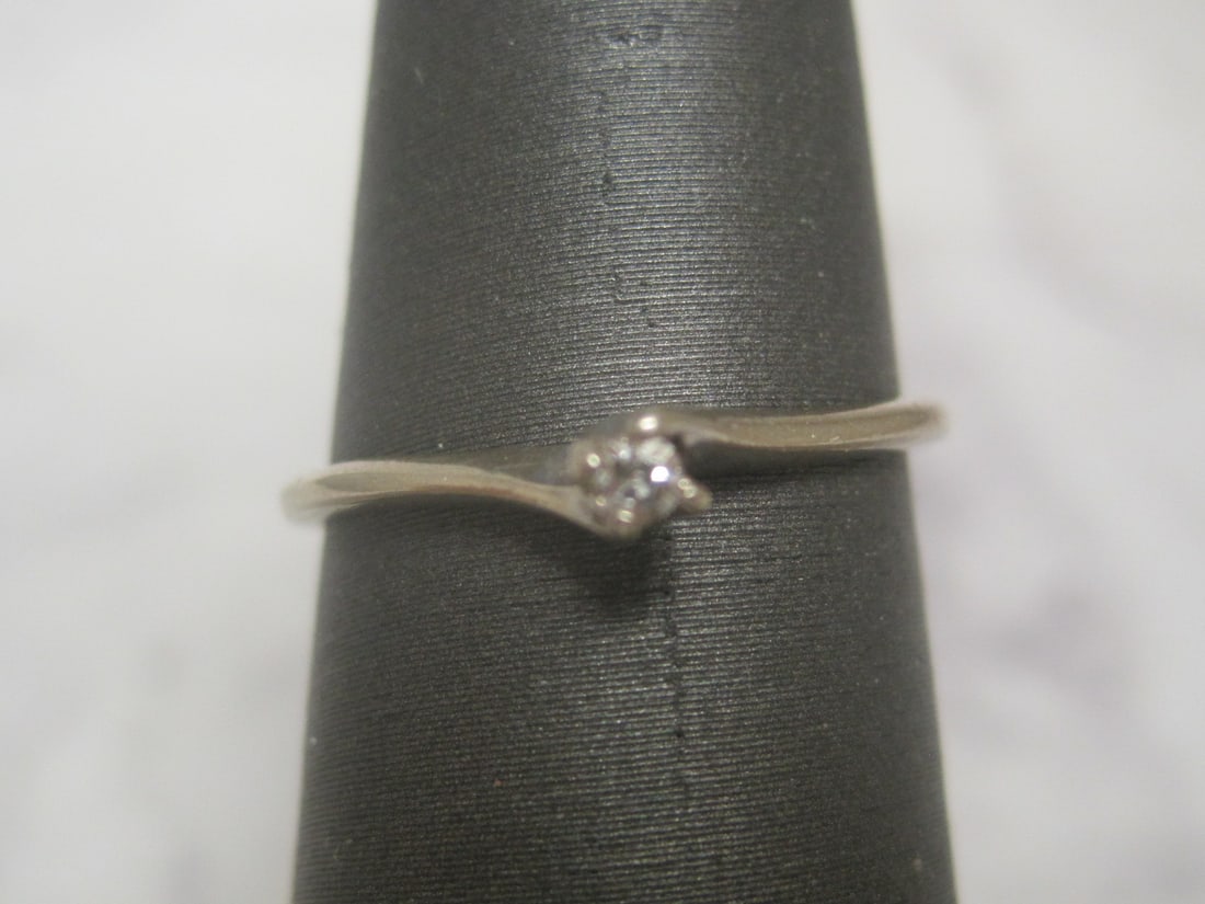 14k White Gold Promise Ring: Weighs 1 gram, Size 5 1/2
