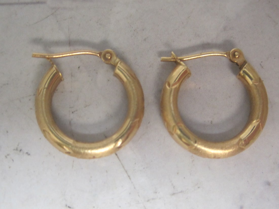 14k Gold Hoop Earrings: Weighs 1.1 grams
