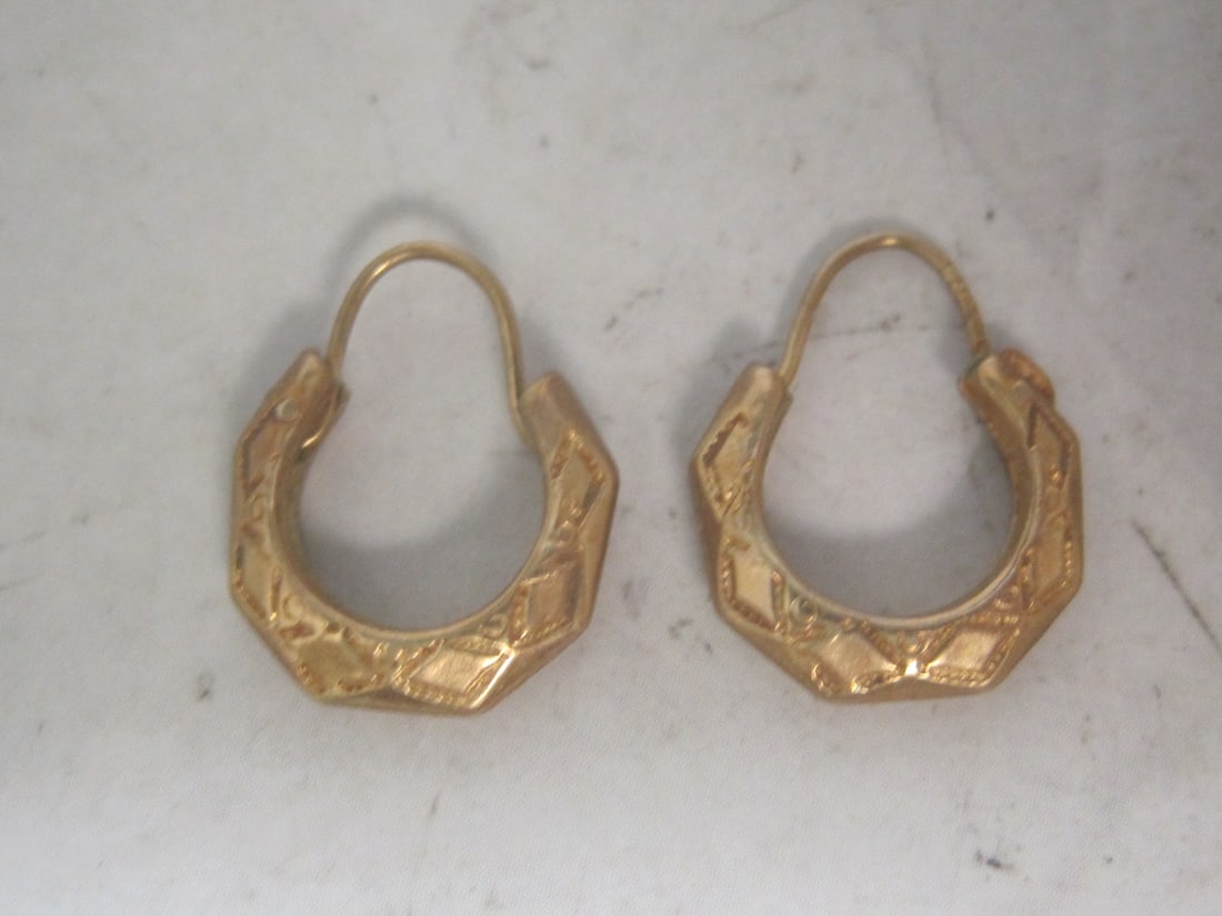 14k Gold Hoop Earrings: Weighs 1 gram
