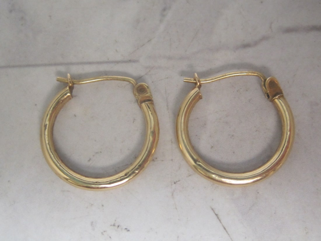 10k Gold Hoop Earrings: Weighs 0.6 gram