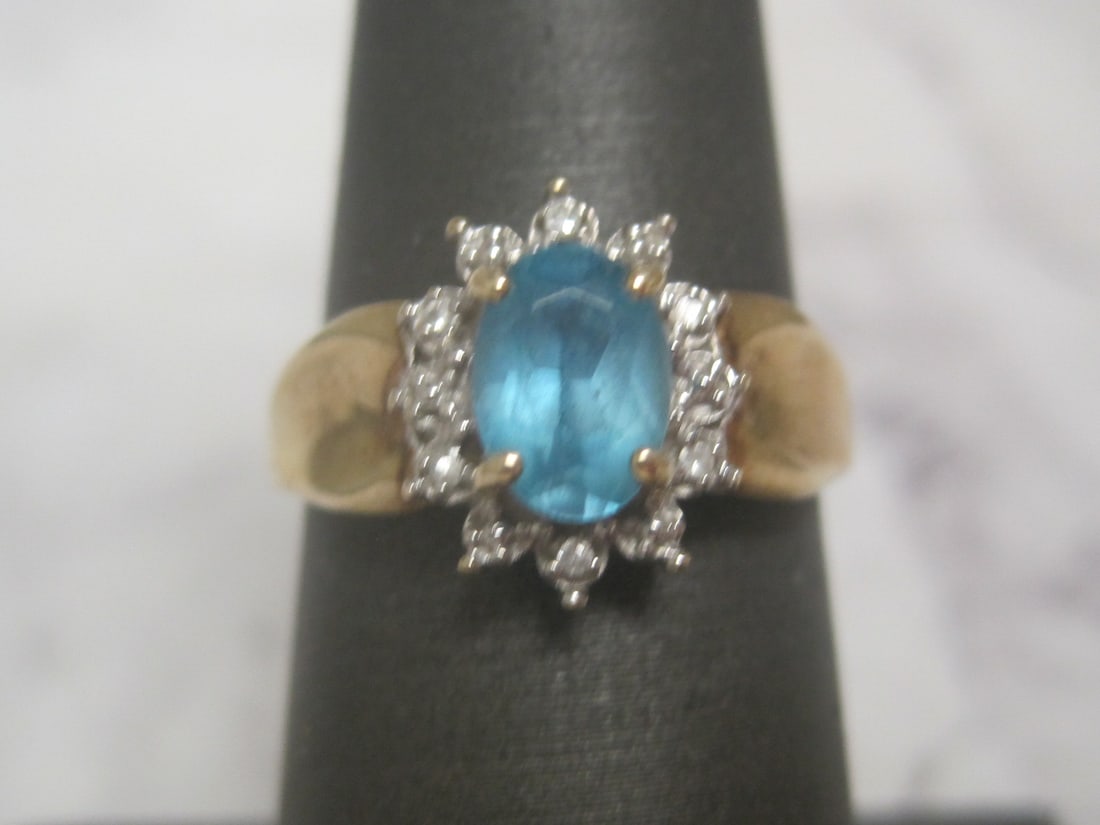 10k Gold Blue Topaz & Diamond Ring: Weighs 2.8 grams, Size 6 1/2