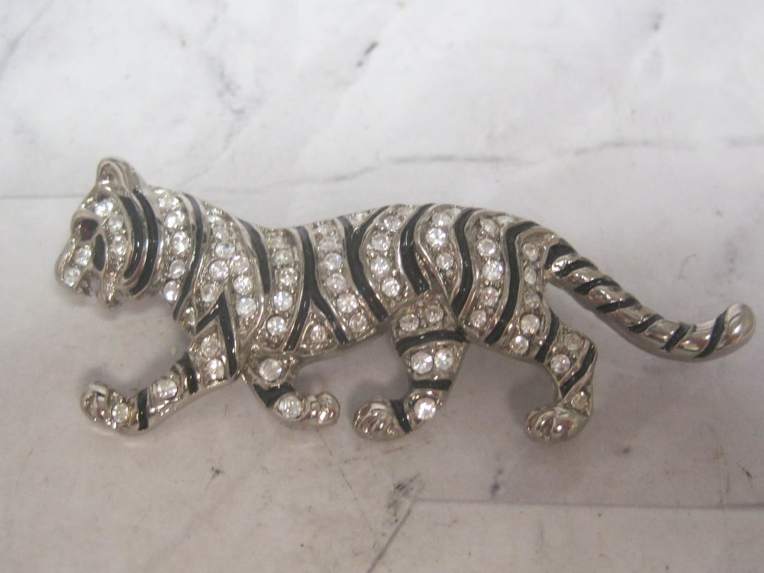 Park Lane Tiger Crystal Brooch: .