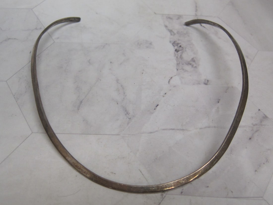 Sterling Silver Collar Necklace: Weighs 17.8 grams