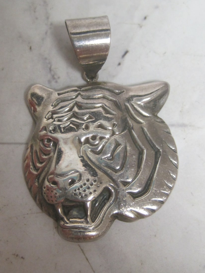 Sterling Silver Tiger Head Pendant: Weighs 8.5 grams