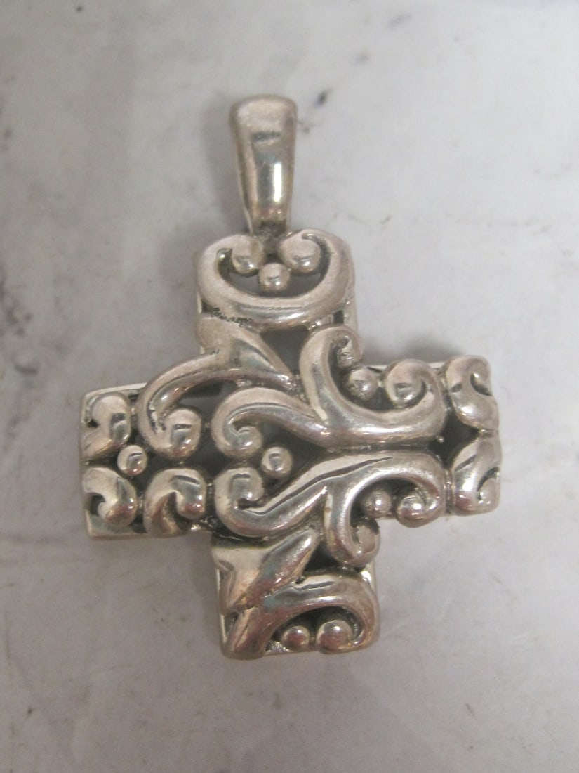 Sterling Silver Heart Filigree Pendant: Weighs 9.3 grams