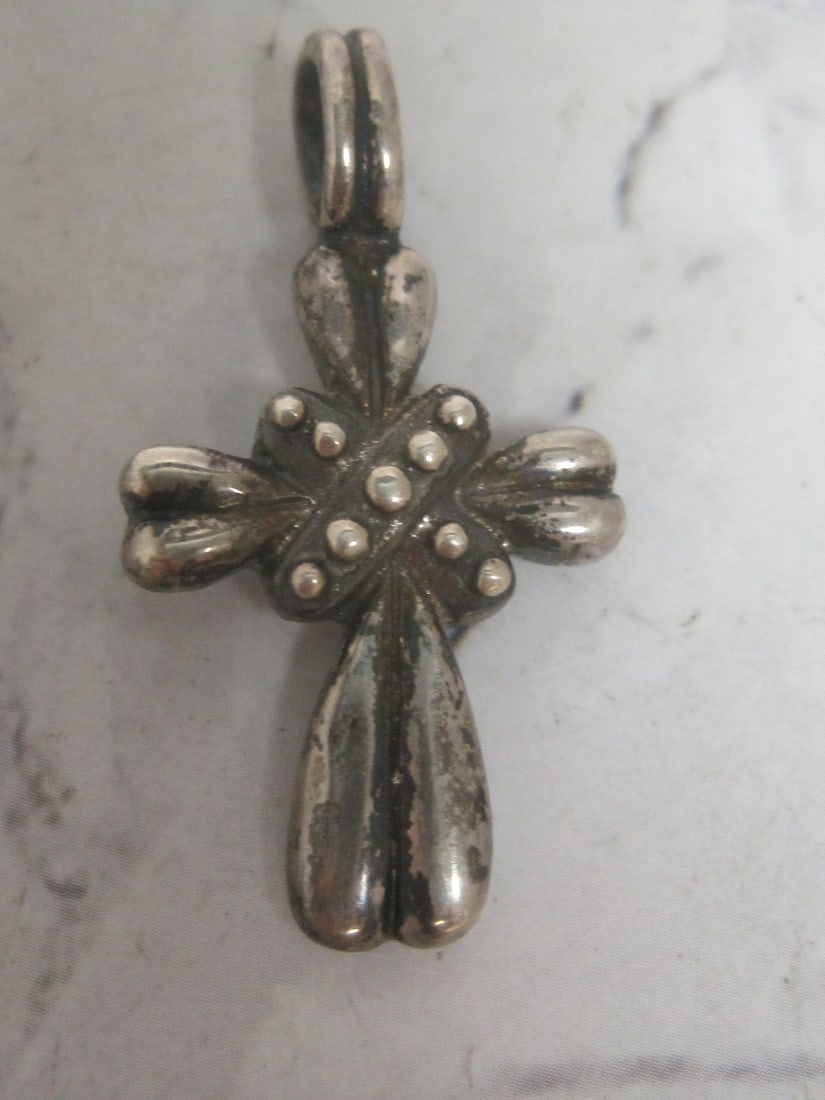 Sterling Silver Cross Pendant: Weighs 4.8 grams