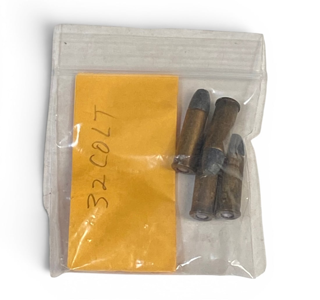 4rds. of Vintage .32 COLT New Police W.R.A. Co. Ammunition (1 of 3)