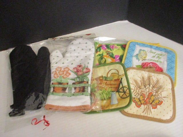 Pot Holders / Oven Mitts; some new: .