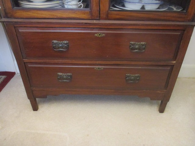 Beautiful Cabinet, 2 Fixed Shelves, 2 Drawers; working key lock - 2