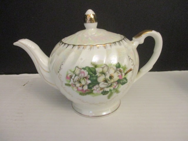 2 Vintage Tea Pots - 2