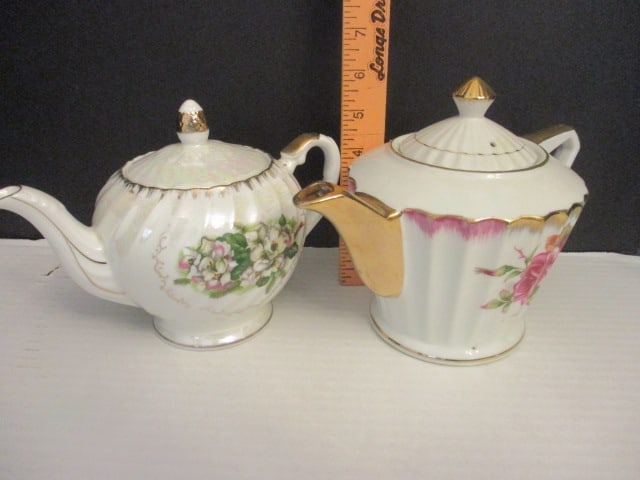 2 Vintage Tea Pots - 4