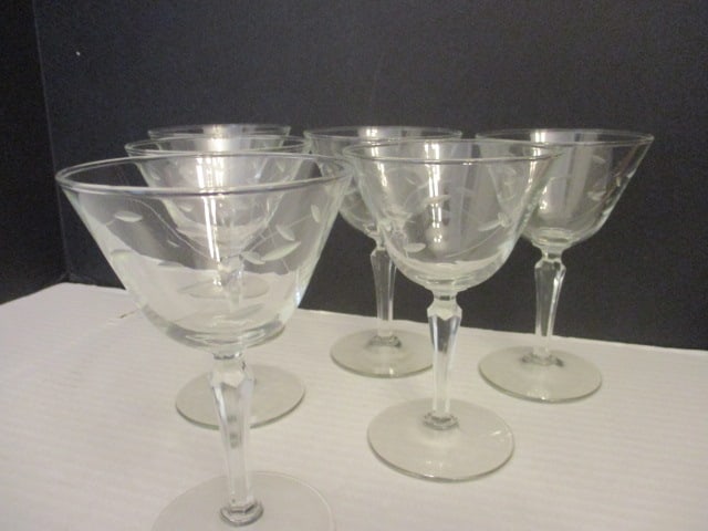 Cocktail Champagne Glasses Etched Design: .