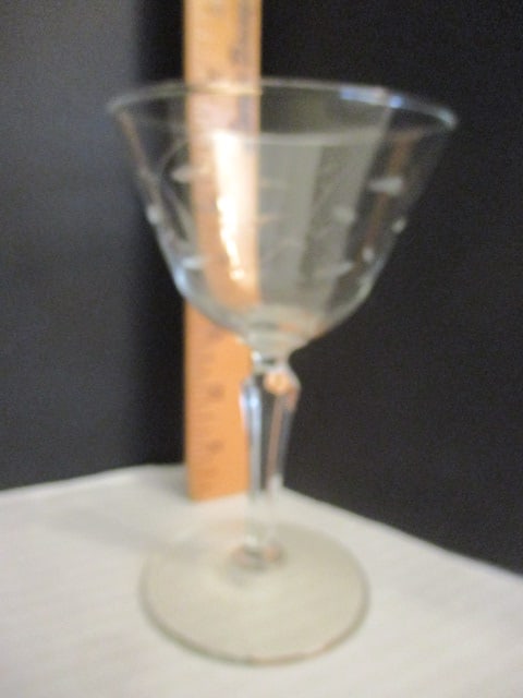 Cocktail Champagne Glasses Etched Design - 2