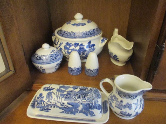 Churchhill England Willow 7 pcs: Gravy, Creamer, Sugar, Sale & Pepper, Butter, Soup