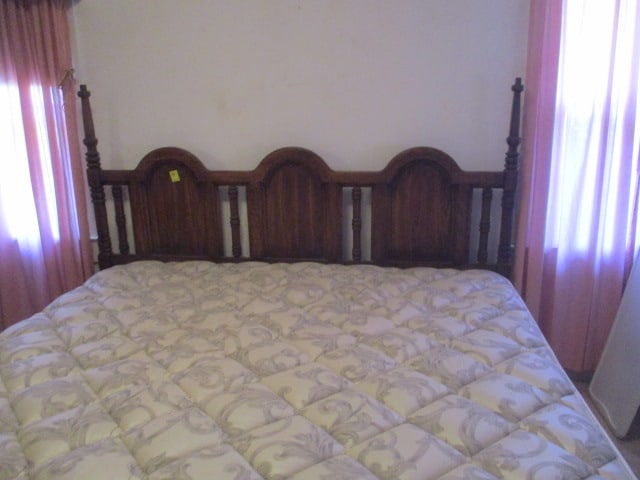 King Size Bed (1 of 5)