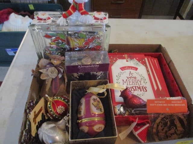Christmas Lot: .