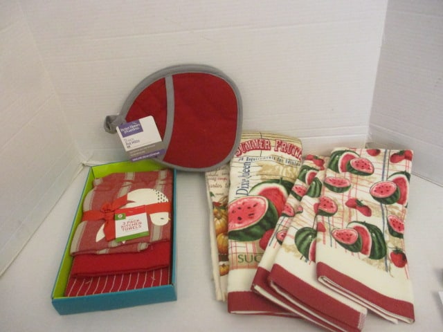 New Kitchen Towels & Pot Mitts: .