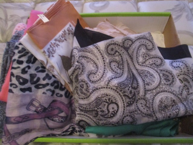 Box lot Scarves: .