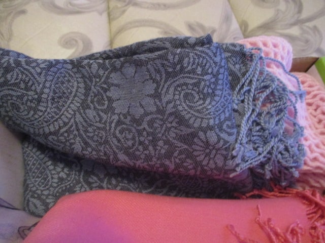 Box lot Scarves - 3