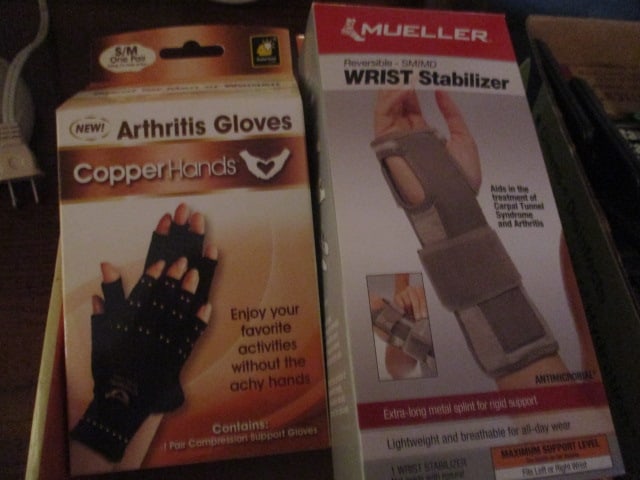 Copper Gloves & Wrist Stabilizer: .