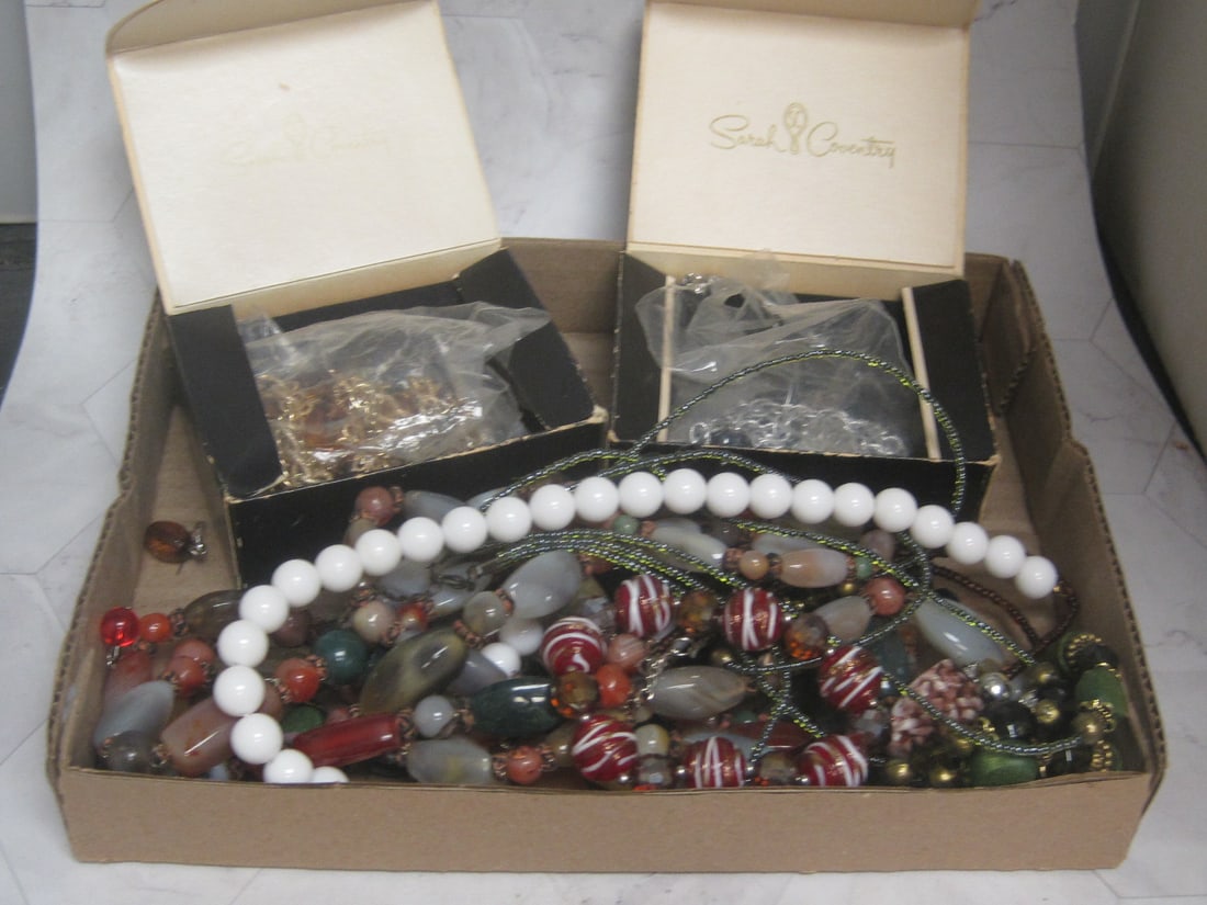 Lot of Estate Jewelry: .