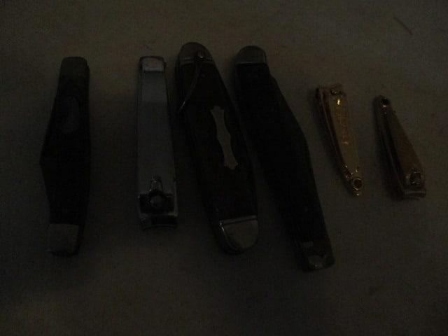 Pocket Knives & Nail Clippers (1 of 3)